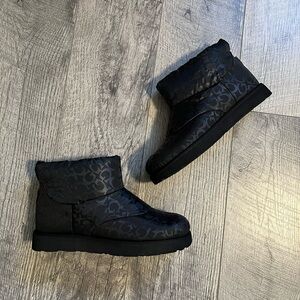 NEW WOMENS BLACK GUESS BOOTS WITH G LOGO SIZE 6